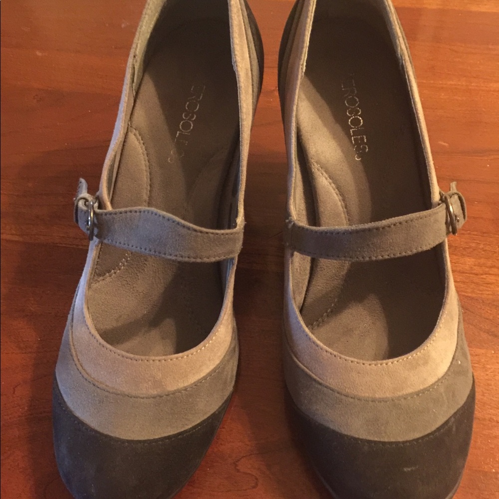 Shoes - Picture 2 of 6